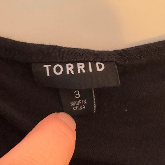 Torrid Black Moon & Sun Slub Jersey Cutout Off Shoulder Tee Size 3 Celestial - Picture 5 of 10